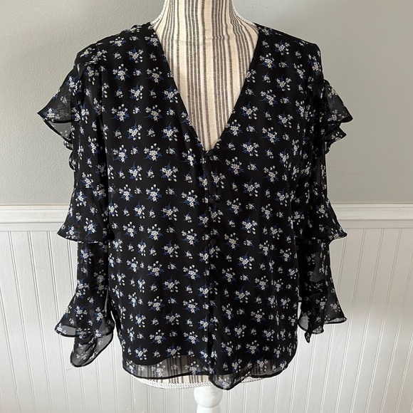 Vince Camuto Front Button Floral Top Size XS - Picture 1 of 9